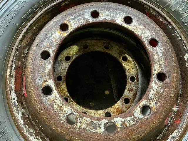 4 diverse vrachtwagenbanden kumho, pirelli, kormoran, goodyear - afbeelding 13 van  13
