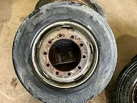 4 diverse vrachtwagenbanden kumho, pirelli, kormoran, goodyear - afbeelding 5 van  13