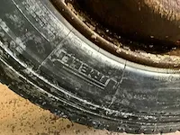 4 diverse vrachtwagenbanden kumho, pirelli, kormoran, goodyear - afbeelding 7 van  13