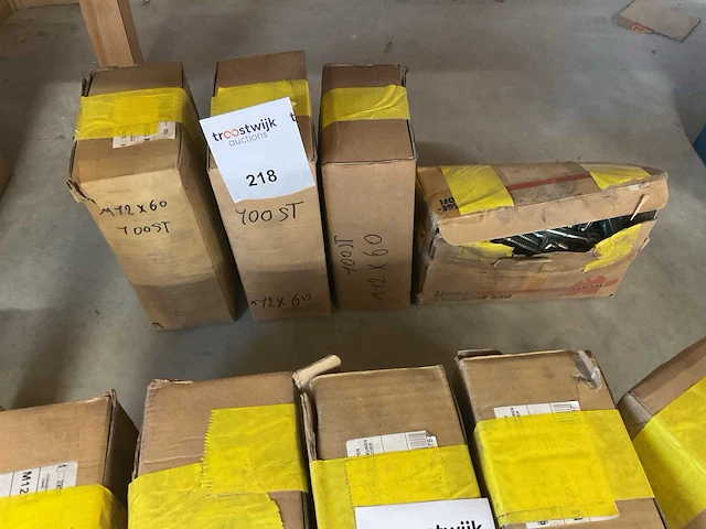 4 dozen bouten - afbeelding 1 van  3