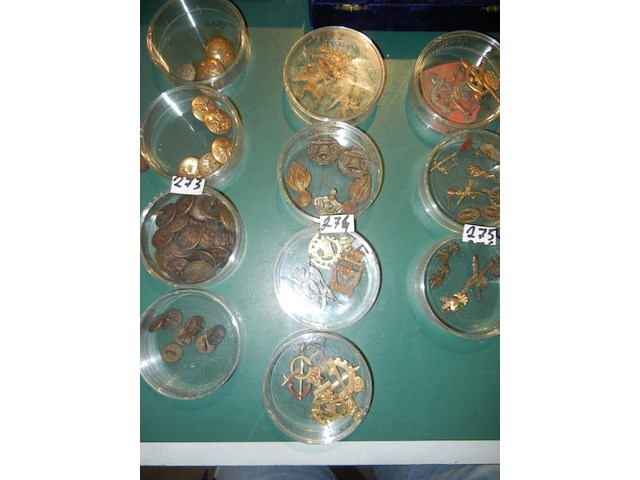 4 dozen embleems van soldaten en andere - afbeelding 1 van  1