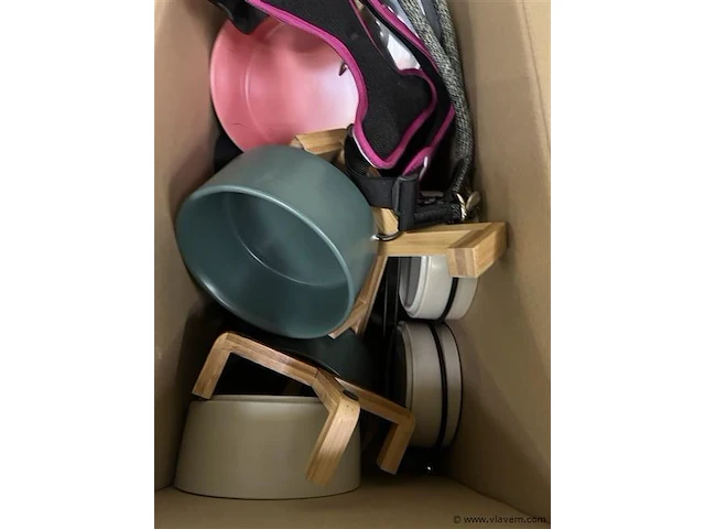 4 dozen inh. div. huisdieren toebehoren - afbeelding 1 van  5