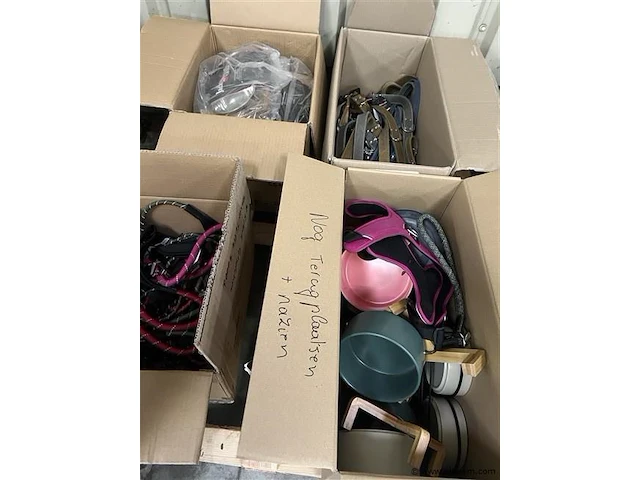 4 dozen inh. div. huisdieren toebehoren - afbeelding 5 van  5