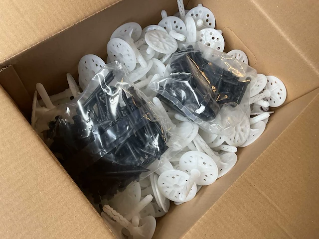 4 dozen isolatie pluggen met pvc nagel - afbeelding 3 van  3