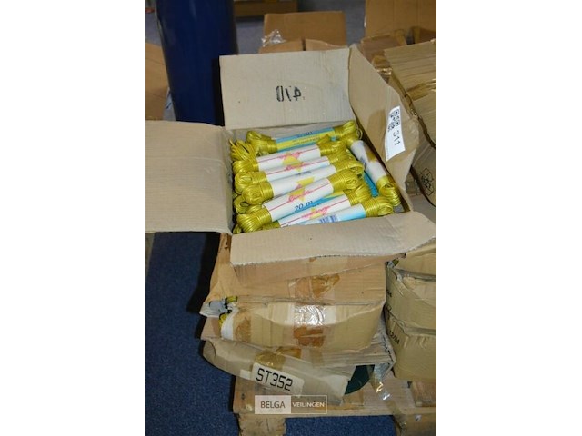 4 dozen met div wasdraadlijnen - afbeelding 1 van  3