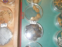 4 dozen met knopen van leger - afbeelding 1 van  1