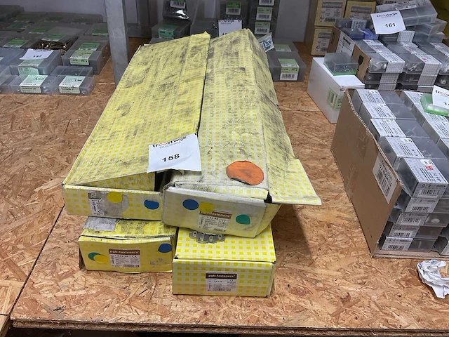 4 dozen snelbouwschroeven fijne draad op band - afbeelding 1 van  5