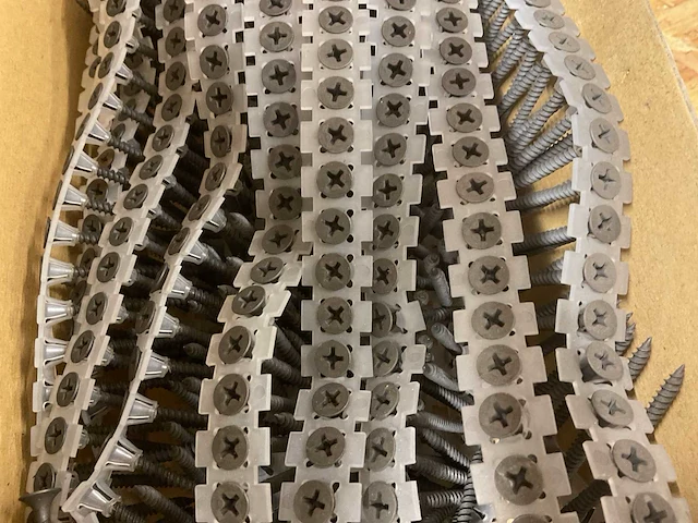 4 dozen snelbouwschroeven fijne draad op band - afbeelding 4 van  5