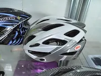 4 fietshelmen b-twin, bell, prowell, zonder merk - afbeelding 6 van  6