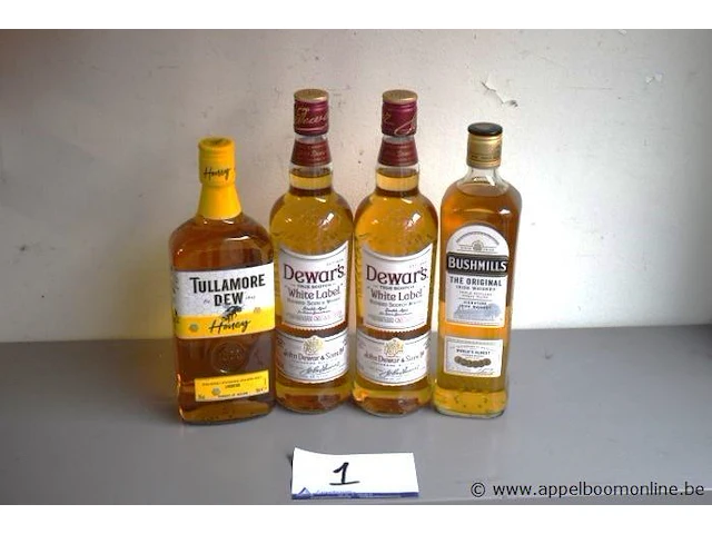 4 flessen à 70cl whiskey, 2x dewar's, bushmill en tullamore 40% - afbeelding 1 van  3