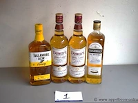 4 flessen à 70cl whiskey, 2x dewar's, bushmill en tullamore 40%