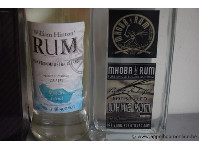 4 flessen diverse rum wo malteco 40% - afbeelding 3 van  3