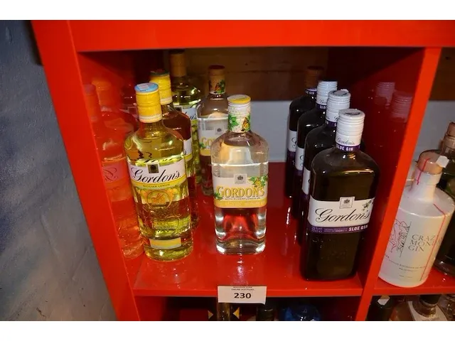 4 flessen gordons sloe gin 70cl, 2 flessen gordons gin elderflowers 70cl, 4 flessen gordons gin silicion lemon 70cl (639,640,641) - afbeelding 1 van  4