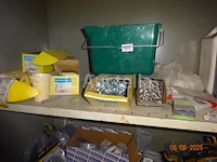 4 garderobekasten, grijs en hun inhoud, 1 metalen kast grijs en de inhoud - afbeelding 8 van  10