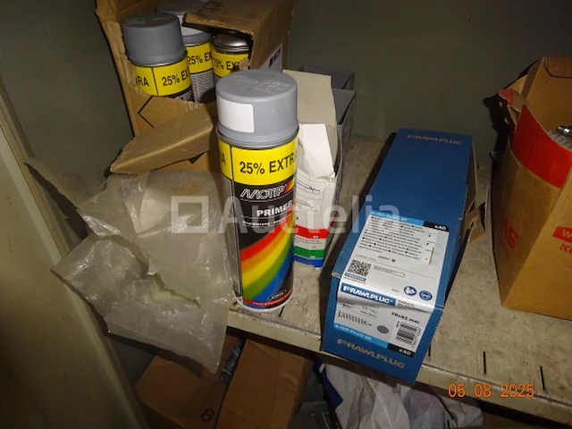 4 garderobekasten, grijs en hun inhoud, 1 metalen kast grijs en de inhoud - afbeelding 9 van  10