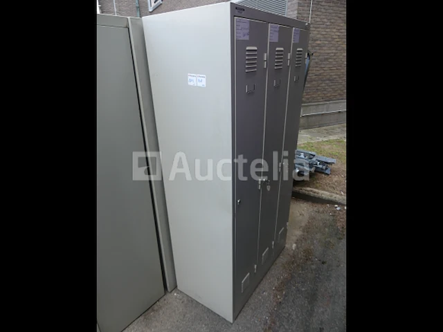 4 garderobekasten met 3 deuren - afbeelding 1 van  6