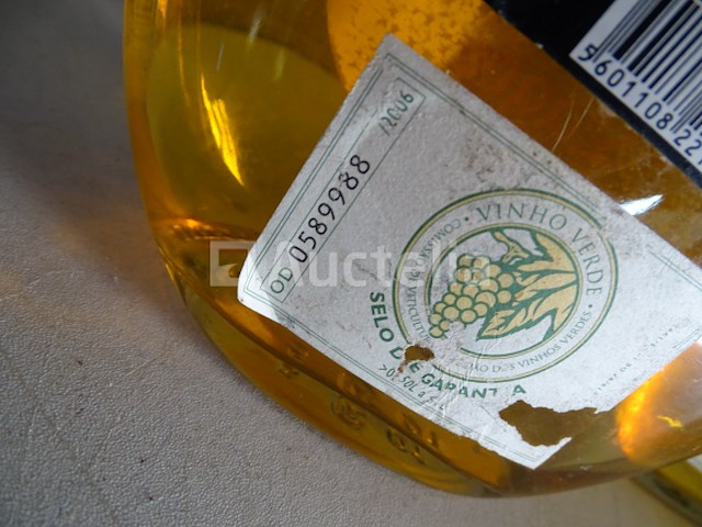 4 genummerde flessen lagosta vinho verde - afbeelding 5 van  8