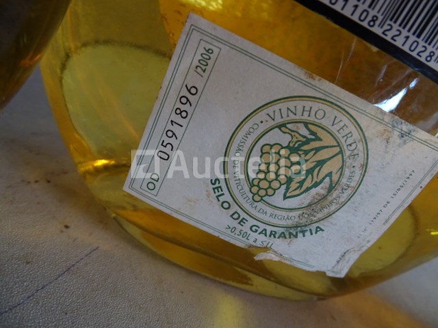 4 genummerde flessen lagosta vinho verde - afbeelding 6 van  8