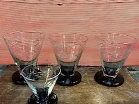 4 glazen met zwarte voet vintage - afbeelding 1 van  1