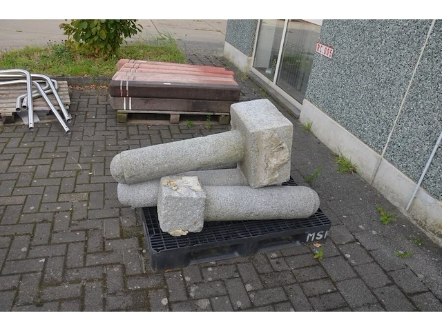 4 granieten palen ca. 1 m (zonder pvc pallet) - afbeelding 2 van  4
