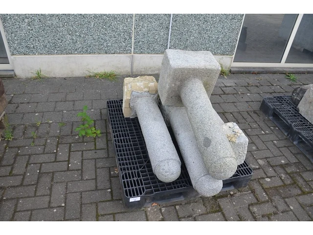 4 granieten palen ca. 1 m (zonder pvc pallet) - afbeelding 4 van  4
