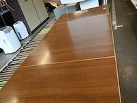 4 grote houten tafels en 1 kleine tafel - afbeelding 2 van  3