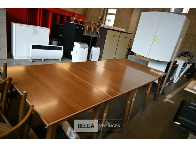 4 grote houten tafels en 1 kleine tafel - afbeelding 3 van  3