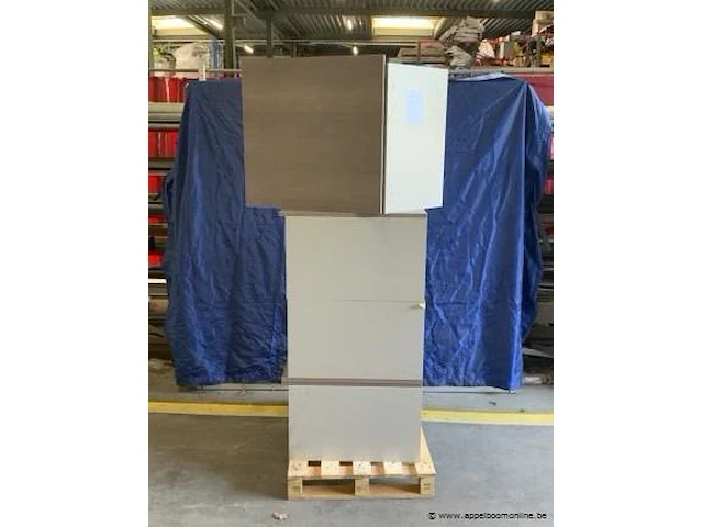 4 hangkasten 61 x 63 x 37 cm - afbeelding 1 van  2