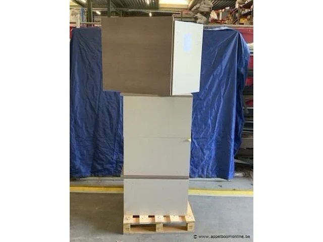 4 hangkasten 61 x 63 x 37 cm - afbeelding 1 van  2