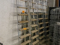 4 hoge metalen trapladders - afbeelding 1 van  3