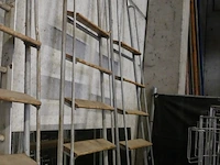 4 hoge metalen trapladders - afbeelding 2 van  3