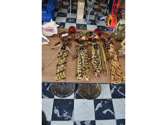 4 houten marionetten indonesie - afbeelding 1 van  7