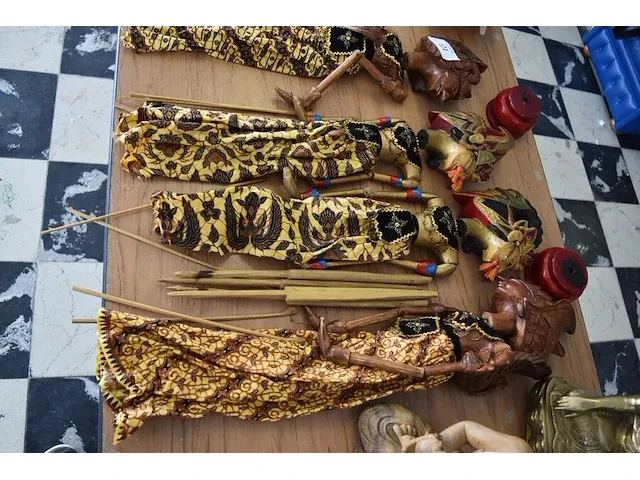 4 houten marionetten indonesie - afbeelding 4 van  7