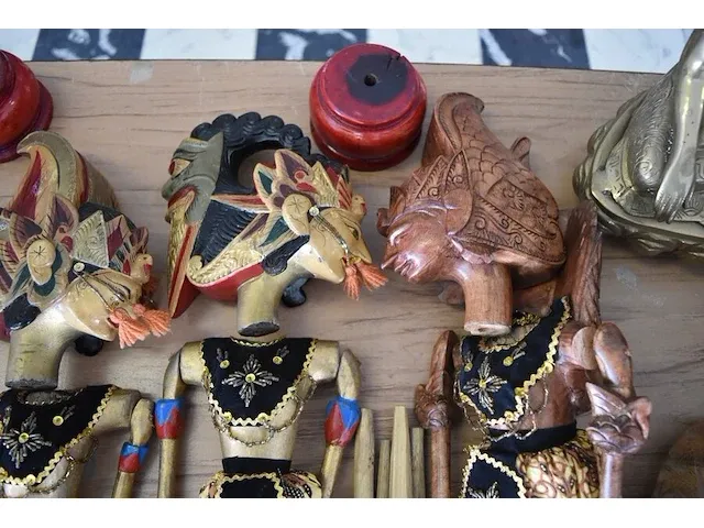 4 houten marionetten indonesie - afbeelding 5 van  7