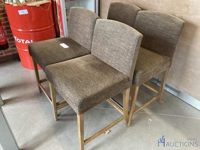 4 houten stoelen - afbeelding 1 van  3
