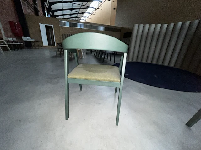 4 houten stoelen - afbeelding 4 van  5
