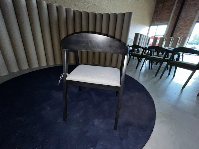 4 houten stoelen - afbeelding 4 van  5