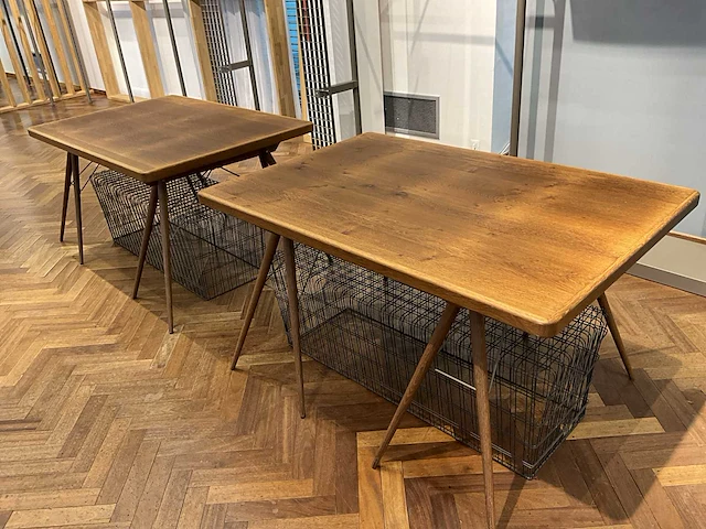 4 houten tafels - afbeelding 1 van  9