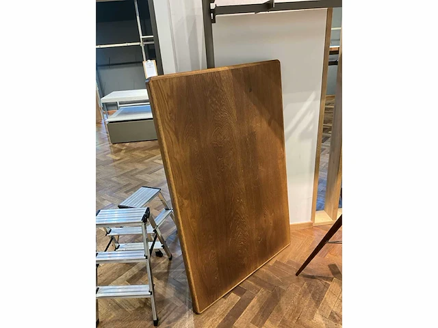 4 houten tafels - afbeelding 5 van  9
