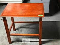 4 houten tafeltjes - afbeelding 1 van  2