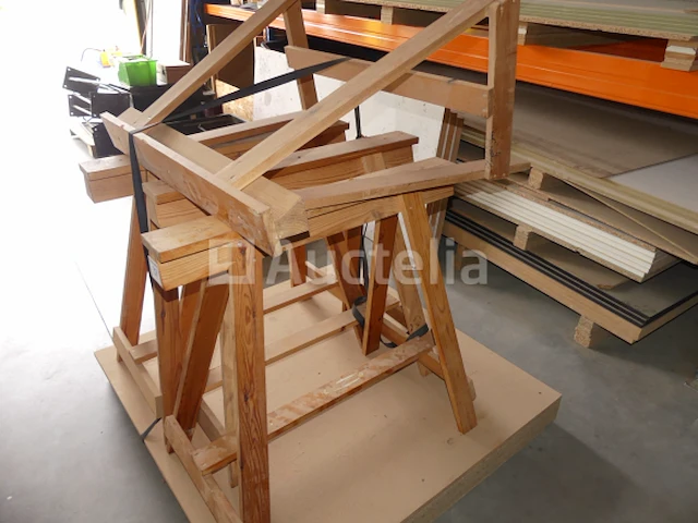 4 houten werkplaatsschragen - afbeelding 3 van  4