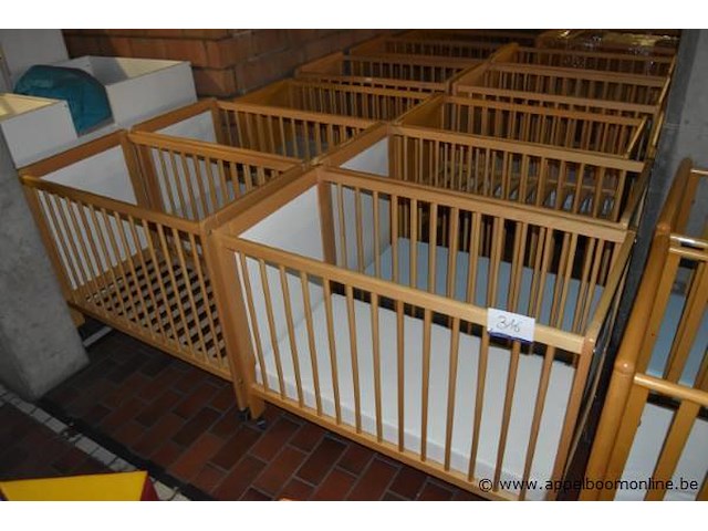 4 kinderbedjes afm 108x56x82cm - afbeelding 1 van  1