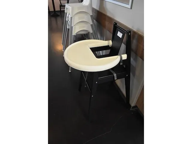 4 kinderstoeltjes, ronde wandklok, reclamepaneel (7) - afbeelding 5 van  8
