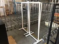 4 kledijrekken