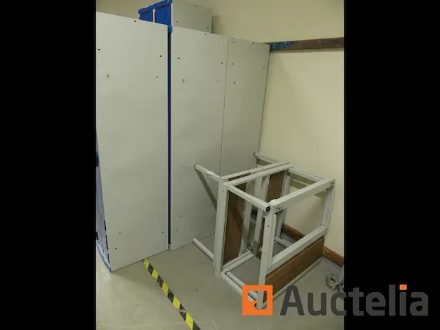 4 kleedkamers met support bank - afbeelding 2 van  6