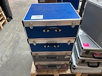 4 koffers - afbeelding 1 van  3