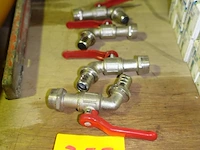4 kogelkranen - afbeelding 1 van  3