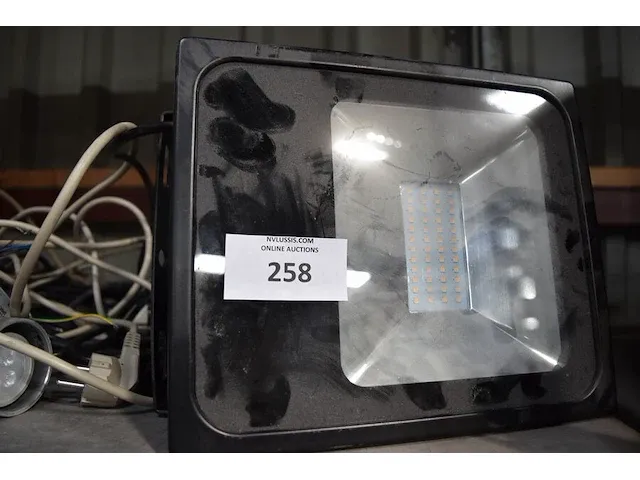 4 led breedstralers gamma 538318, 3 diverse lampen - afbeelding 2 van  6