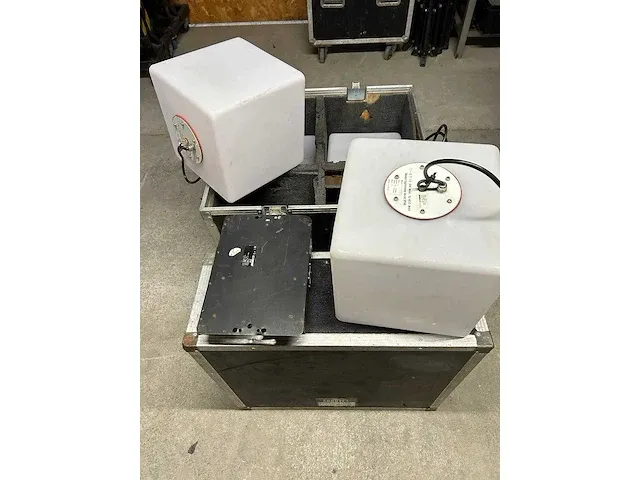 4 maal cube led + controller in flightcase - afbeelding 2 van  2