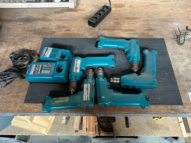 4 makita accu schroefmachines - afbeelding 1 van  7